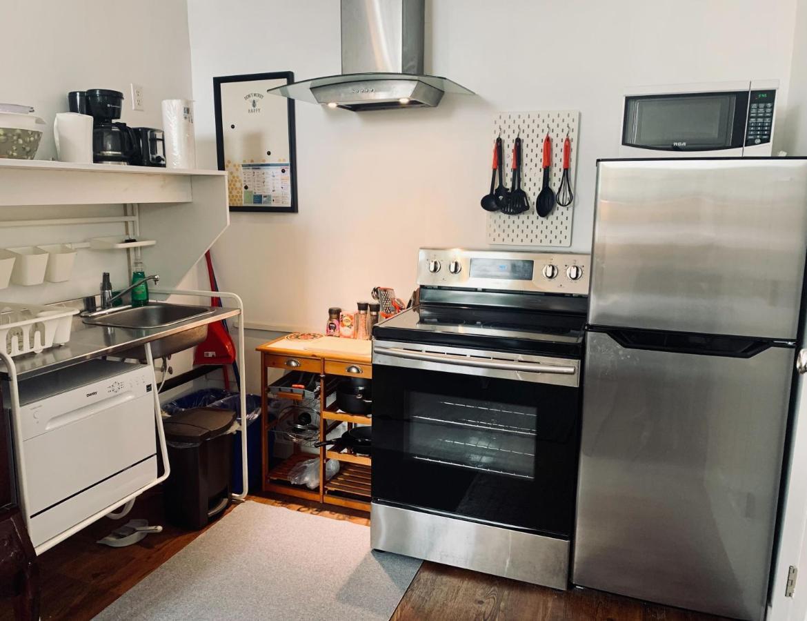 핼리팩스 250 Charming Studio A3, Downtown 아파트 외부 사진